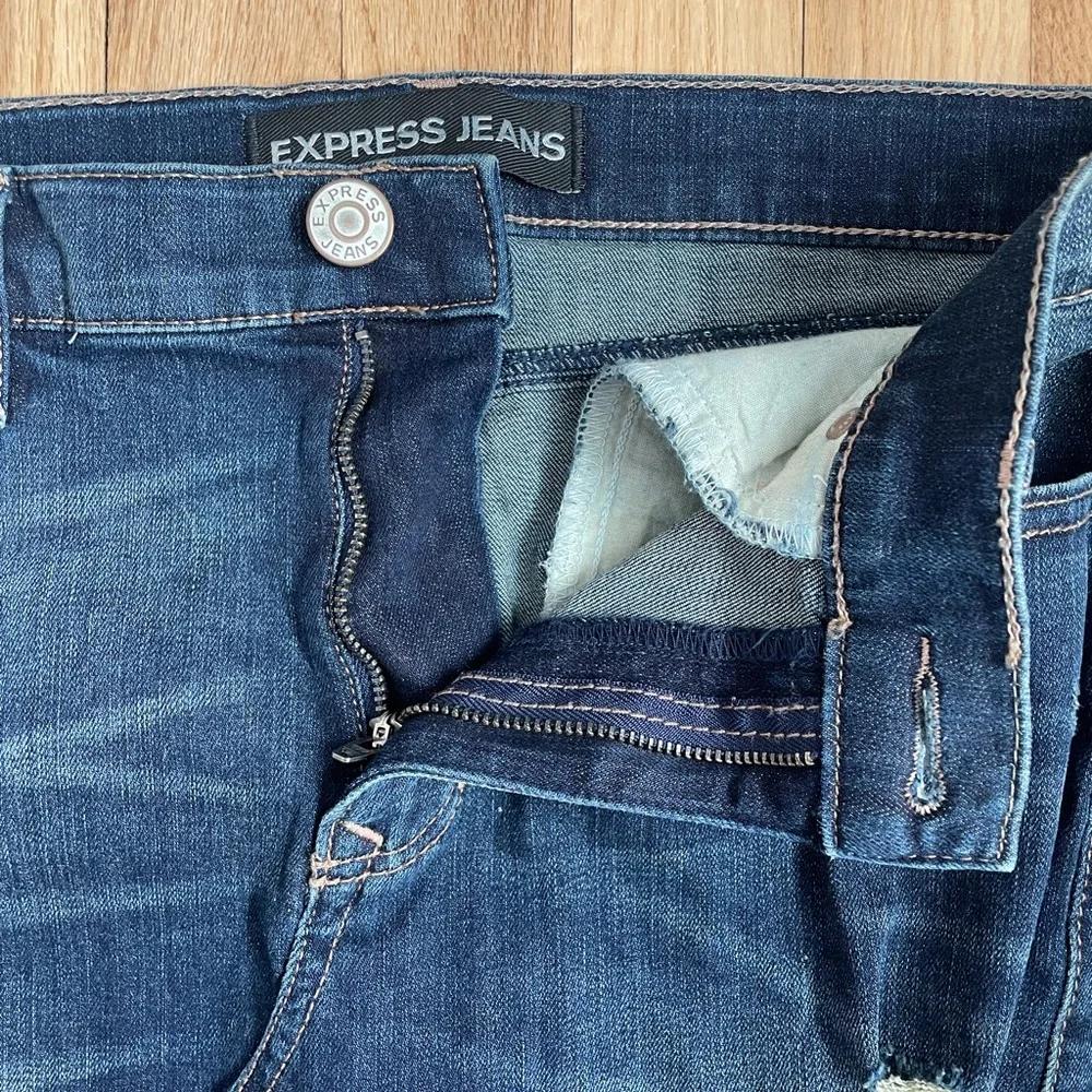 NWOT Express Distressed Blue Denim Skirt, Size 6 - Picture 4 of 4